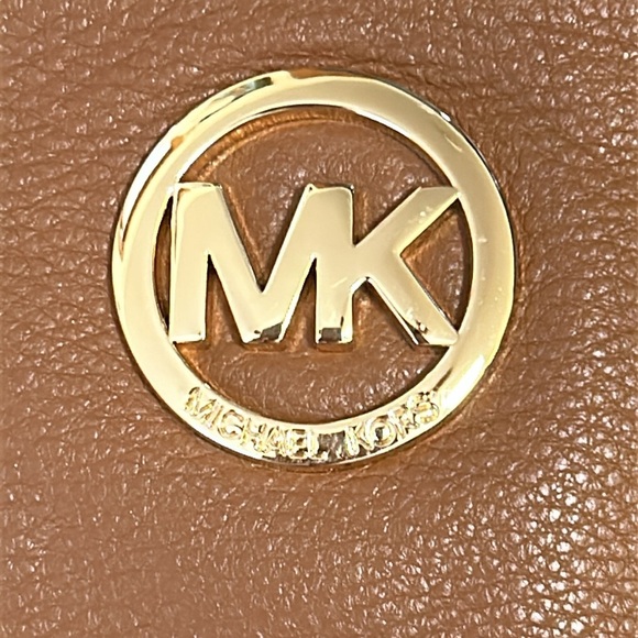 Michael Kors Fulton Pebbled Brown Leather Large Wristlet Clutch - Picture 4 of 13